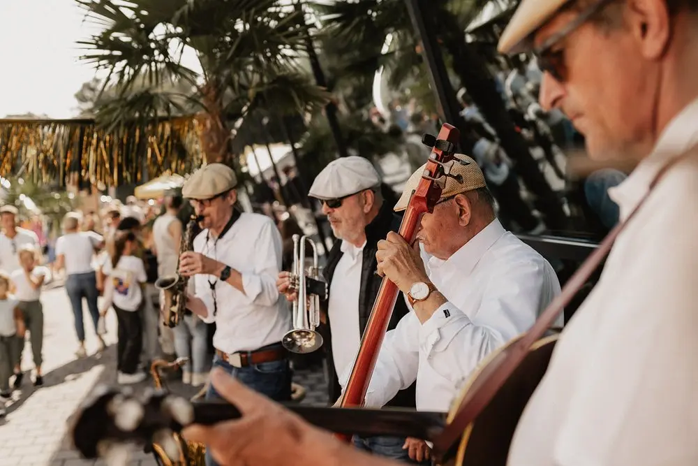 Live-Musik und Feiern bei einer Veranstaltung der bäck stage